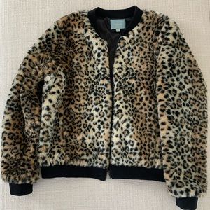 Skies are blue leopard faux fur jacket medium